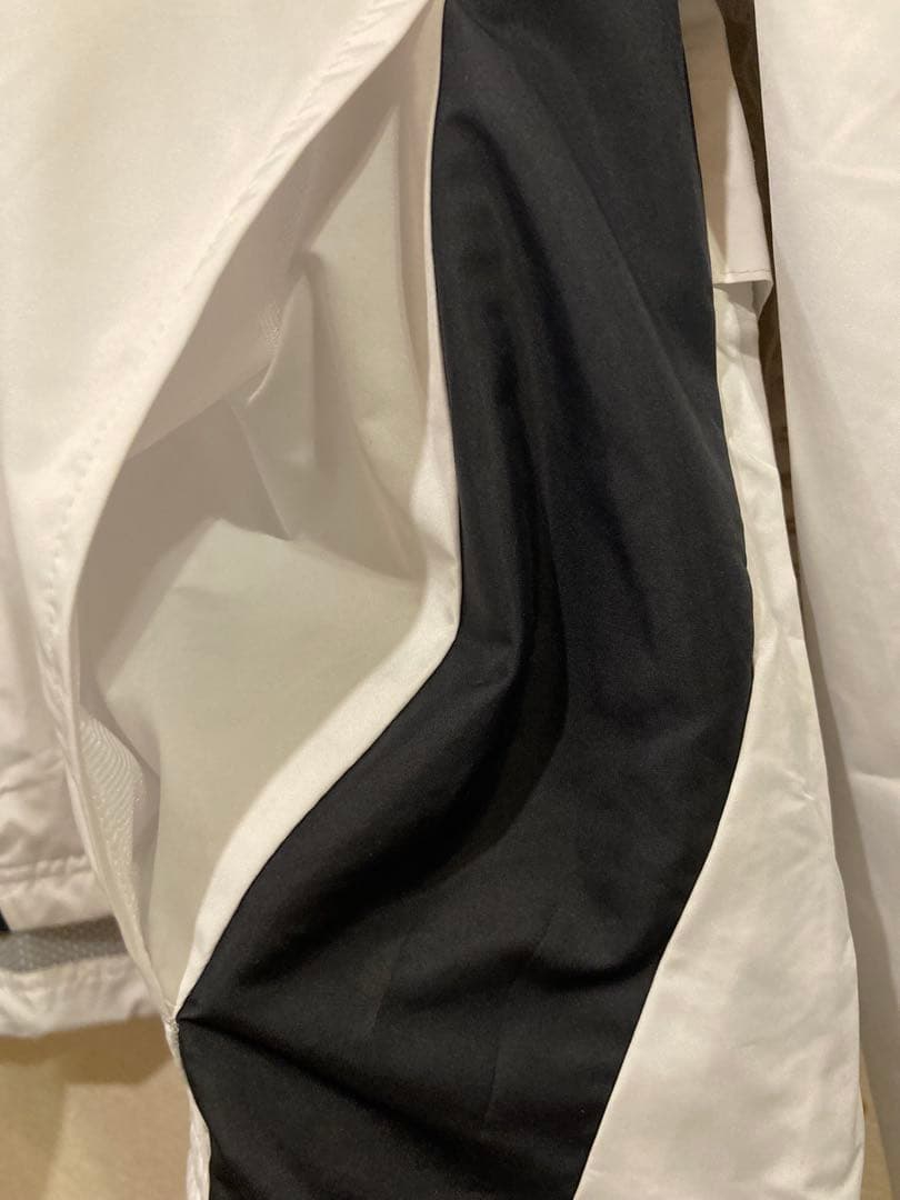 新品タグ付慶應義塾大学ウィンドブレーカー　L adidas製