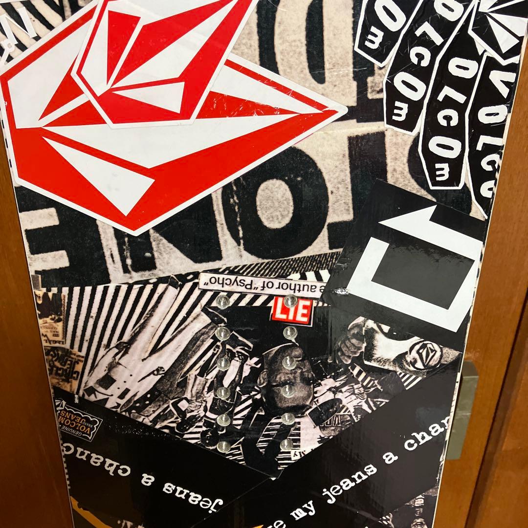 25 非売品　ボルコム volcomスノーボード　板　ボード　ホワイトベース