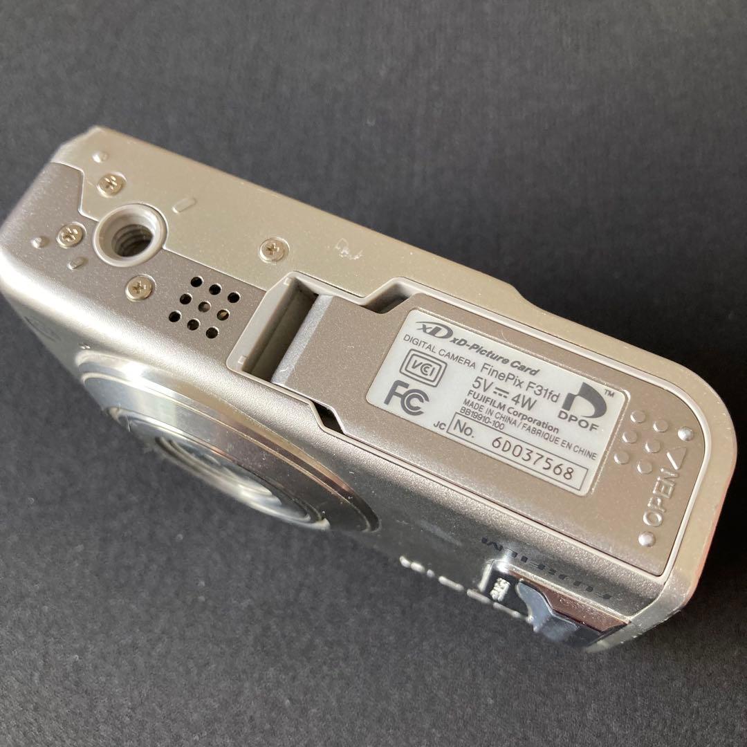 【美品】FUJIFILM finepix F31fd CCDセンサー コンデジ