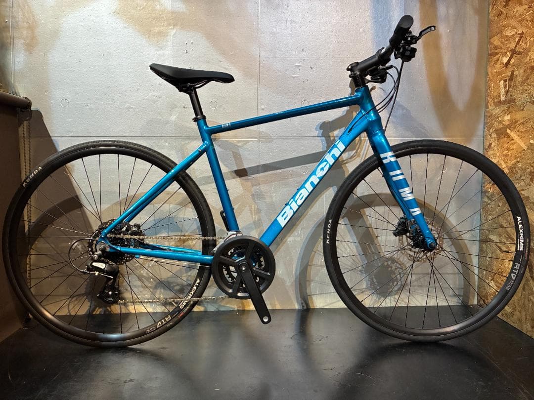 E15 クロスバイク Bianchi ROMA3 油圧式ディスク 500mm