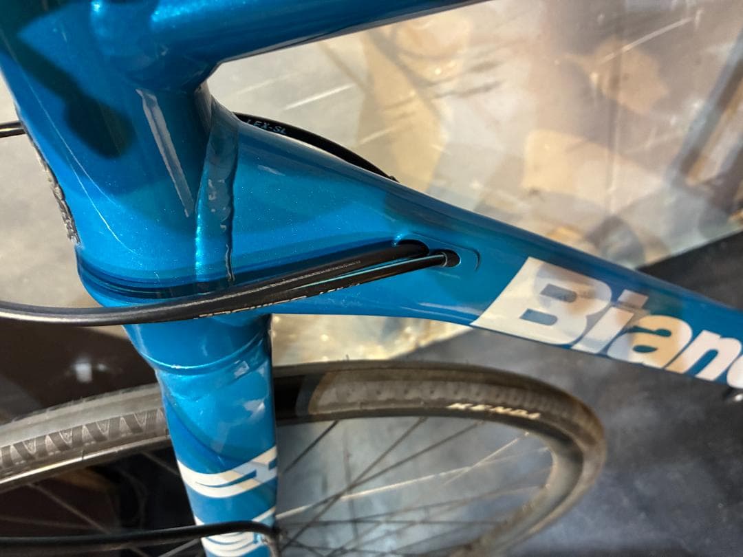 E15 クロスバイク Bianchi ROMA3 油圧式ディスク 500mm