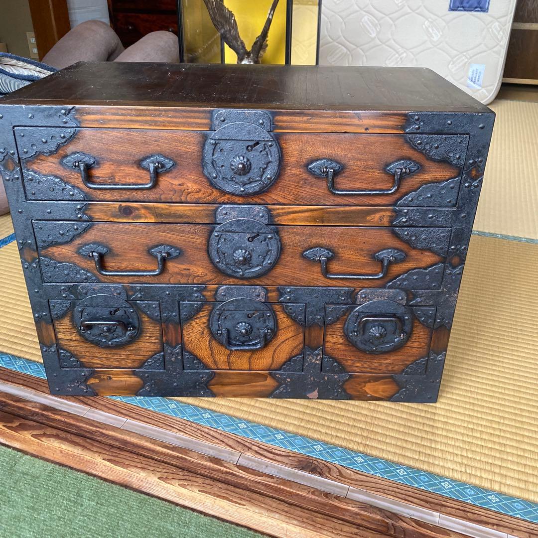 日本の伝統的な木製タンス　時代箪笥風　鍵付き　工芸品