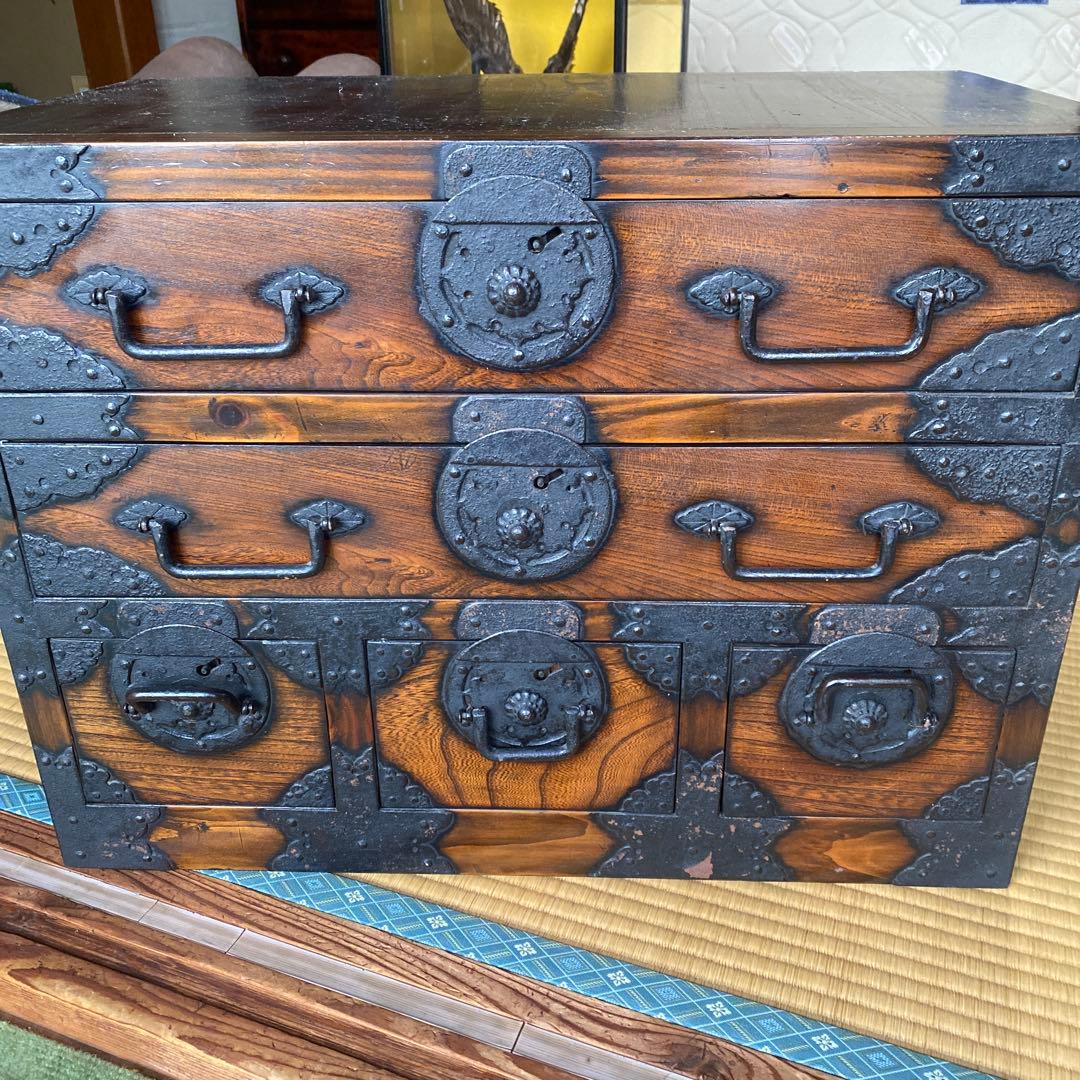 日本の伝統的な木製タンス　時代箪笥風　鍵付き　工芸品