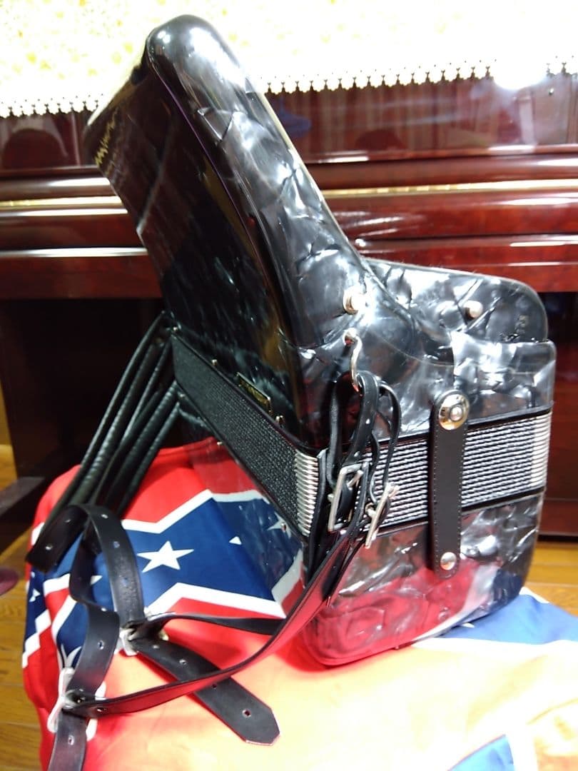 TOMBO Grandaile GT-60 アコーディオンケース付、簡易調律済