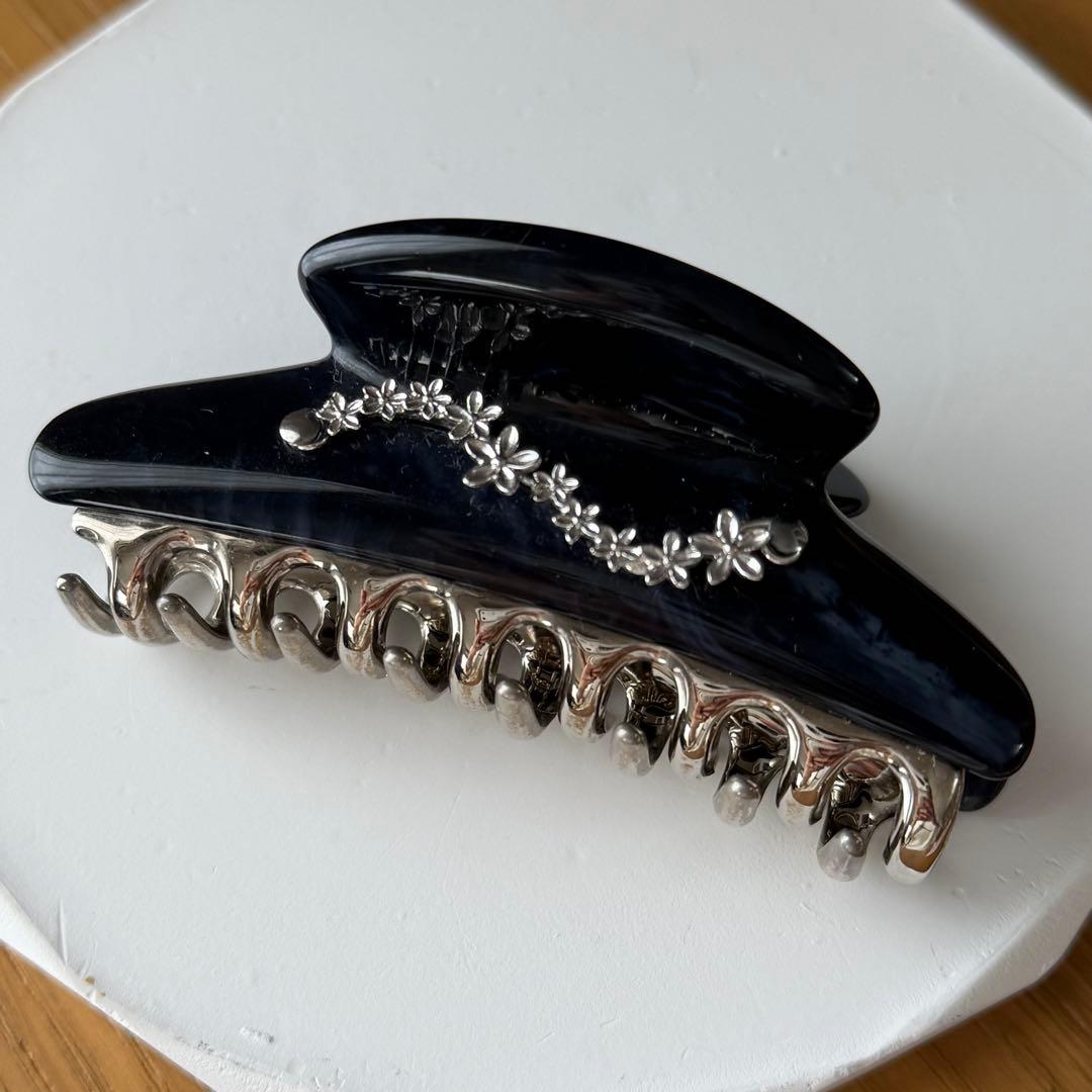acca ヘアクリップ マーブル　ネイビー　シルバー フラワーモチーフ
