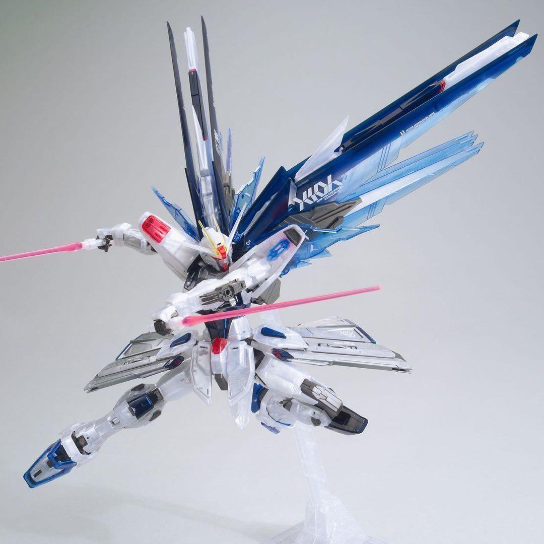 ガンダムベース限定 MGフリーダムガンダムVer.2(クリアカラー)未組立て新品