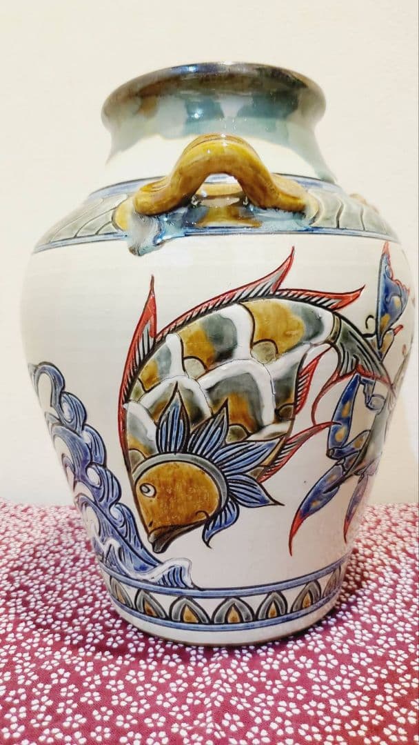 ①宮城三成 ミミ付き 大壺 魚紋 蟹紋 蛸紋 波 縁起物 やちむん