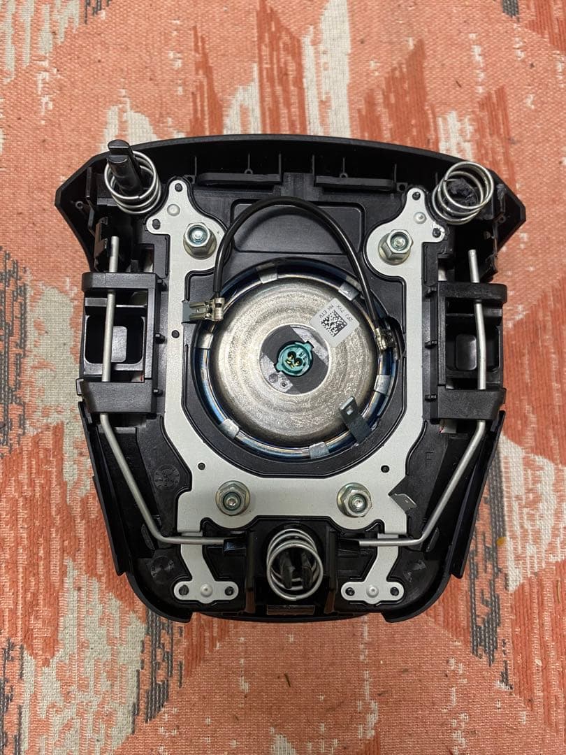 プリウス50系 ステアリングコントロールパネルとステアリングホーンパッド