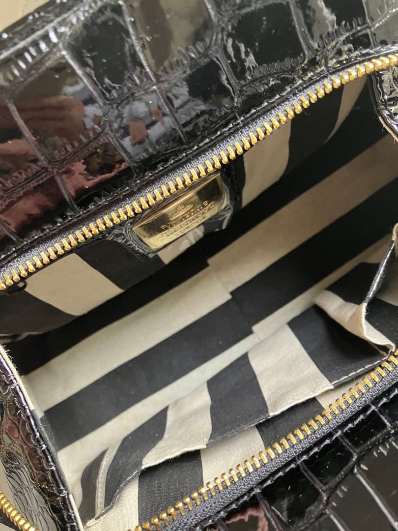 Vivienne Westwood ブラックハンドバッグ　オーブ