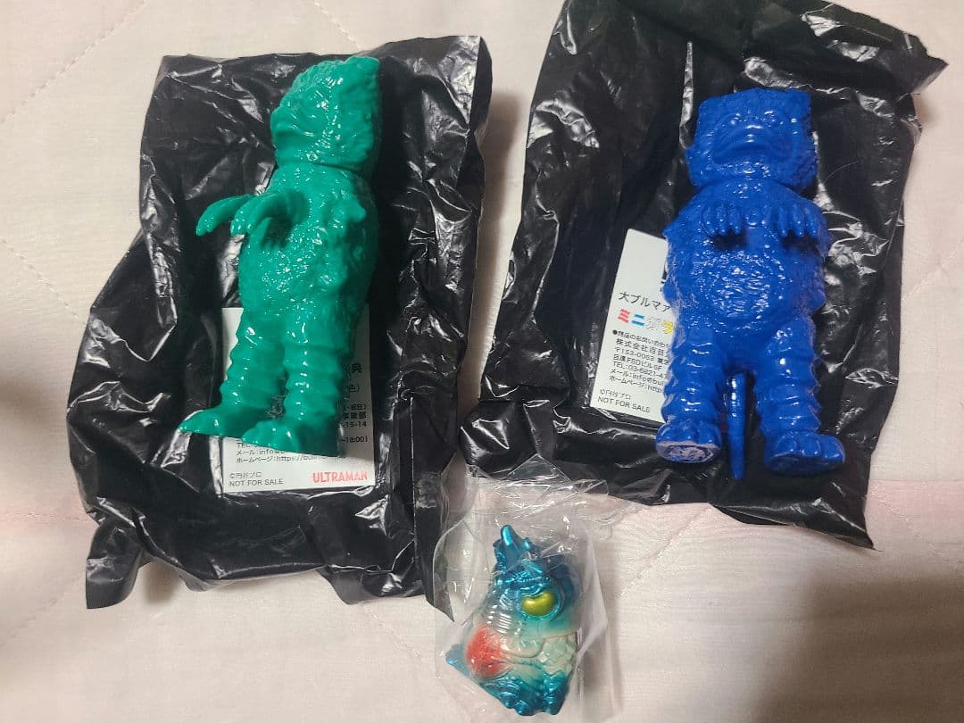 大ブルマァク展特典　ミニソフビ ガラモン　　緑+ブルー　蓄光ミニカネゴンピンク