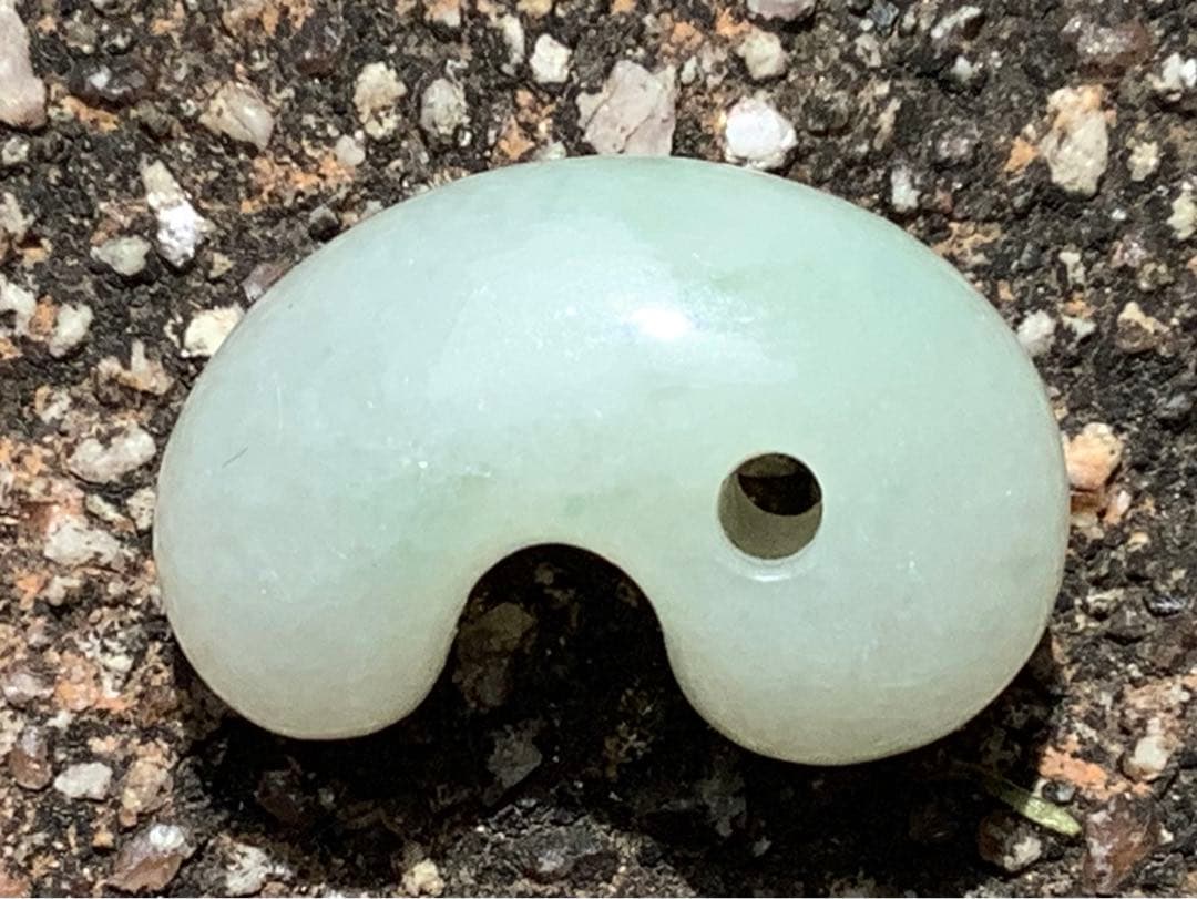 ✳業者様も大歓迎‼️ 糸魚川翡翠ロウカン勾玉　極上物‼️ 鑑別書付の本物を‼️