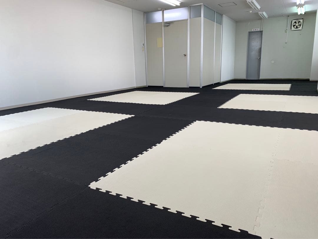 【格安】ジョイントマット　大判　白黒　10枚　空手　防音　トレーニング　衝撃吸収