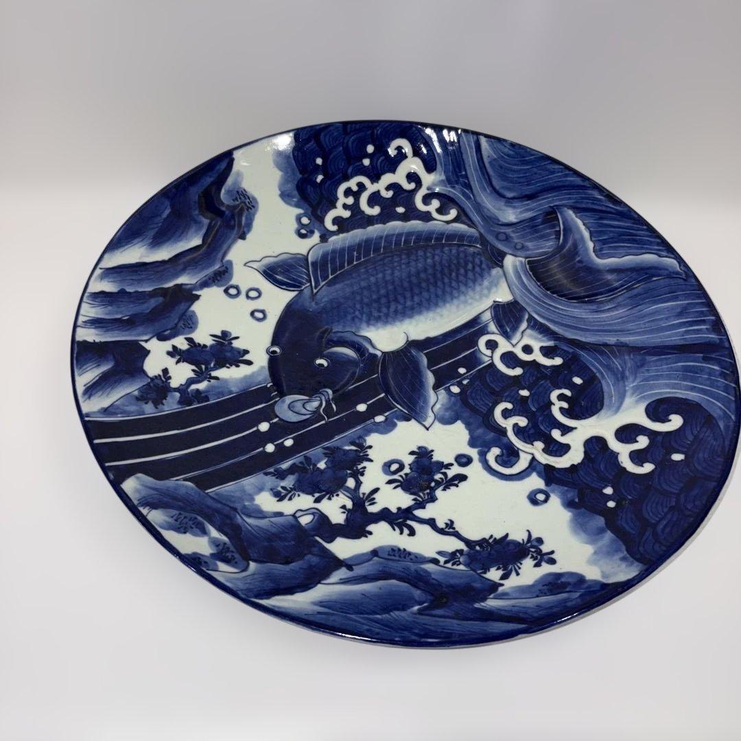 青い波と鯉の陶器皿