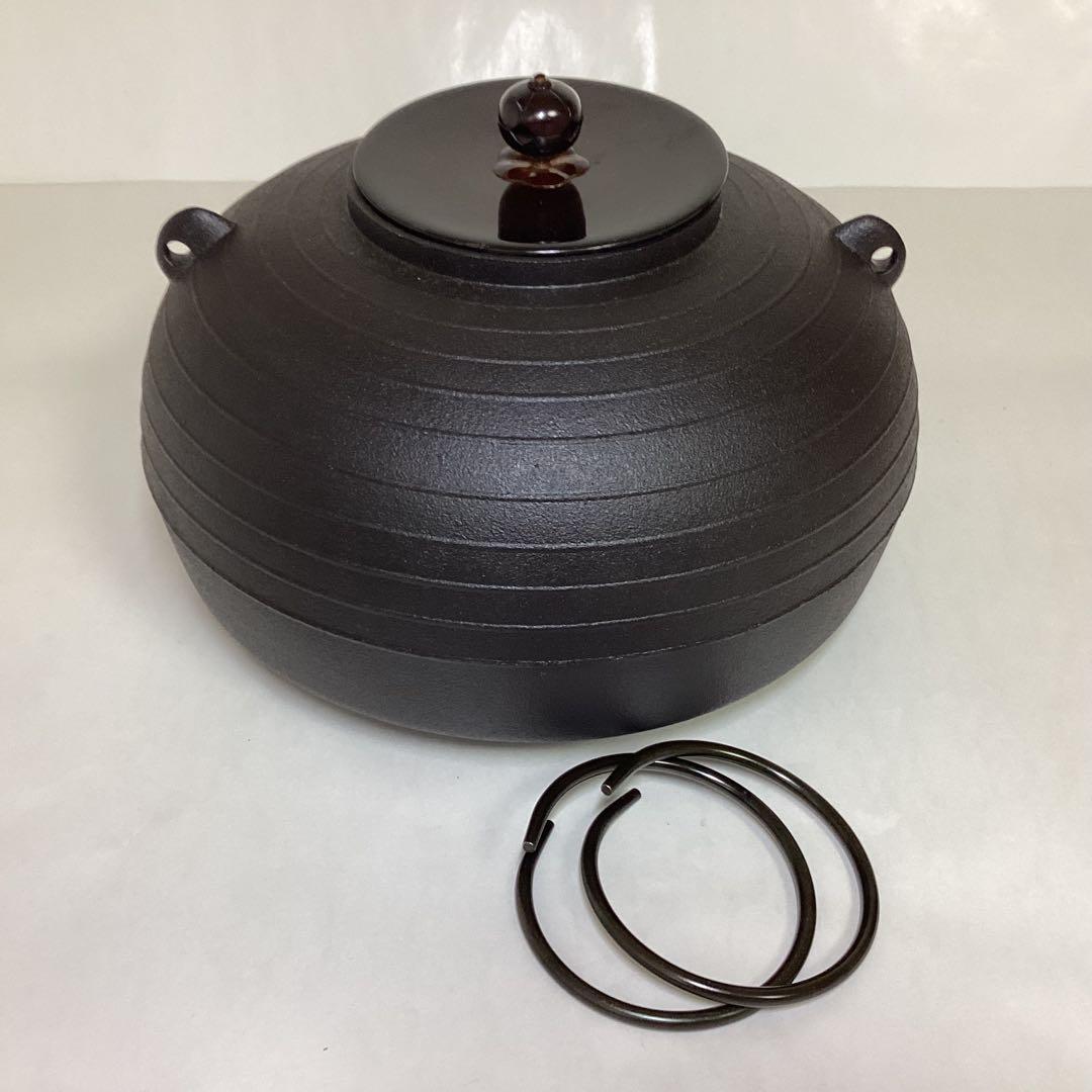 志きの釜 平丸千筋釜 炉・置炉兼用 合金 紙箱入 茶道具 古物品