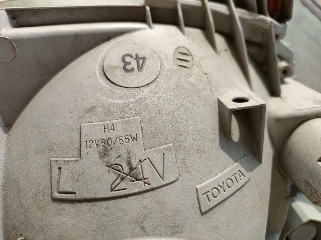 ★トヨタ純正品！200系 ハイエース 1型 2型 トヨタ純正 ヘッドライト