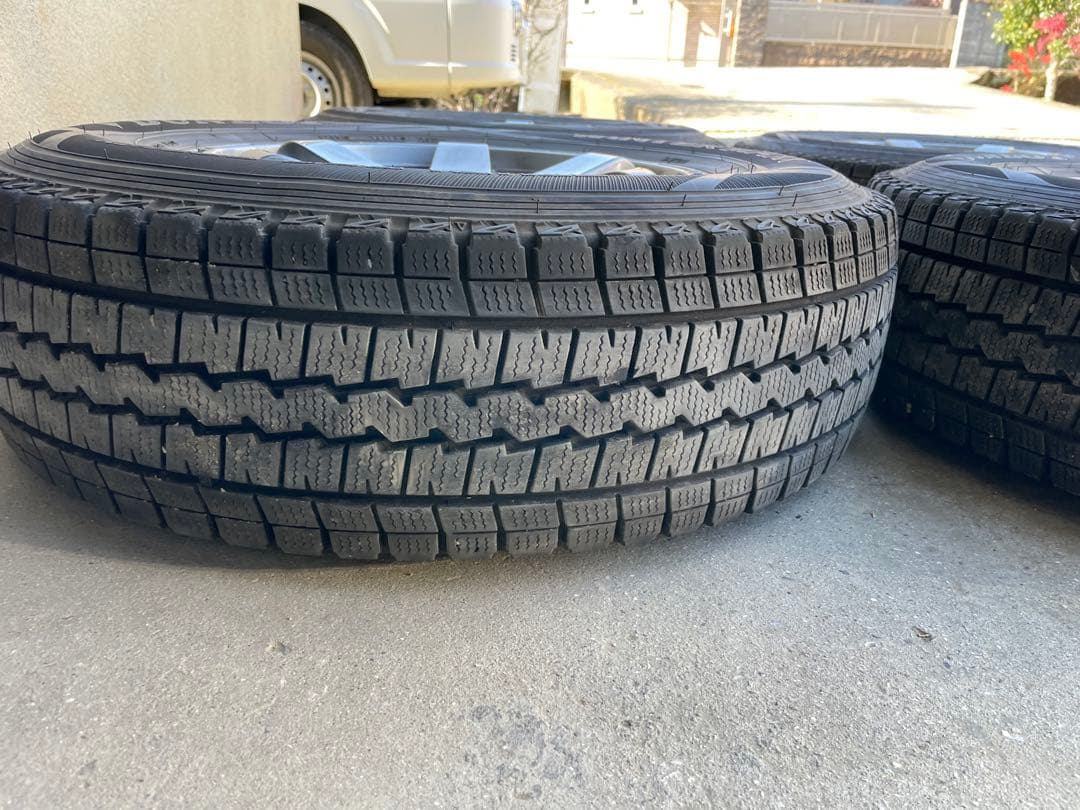 ハイエース　MAD CROSS スタッドレス　ウインターマックス