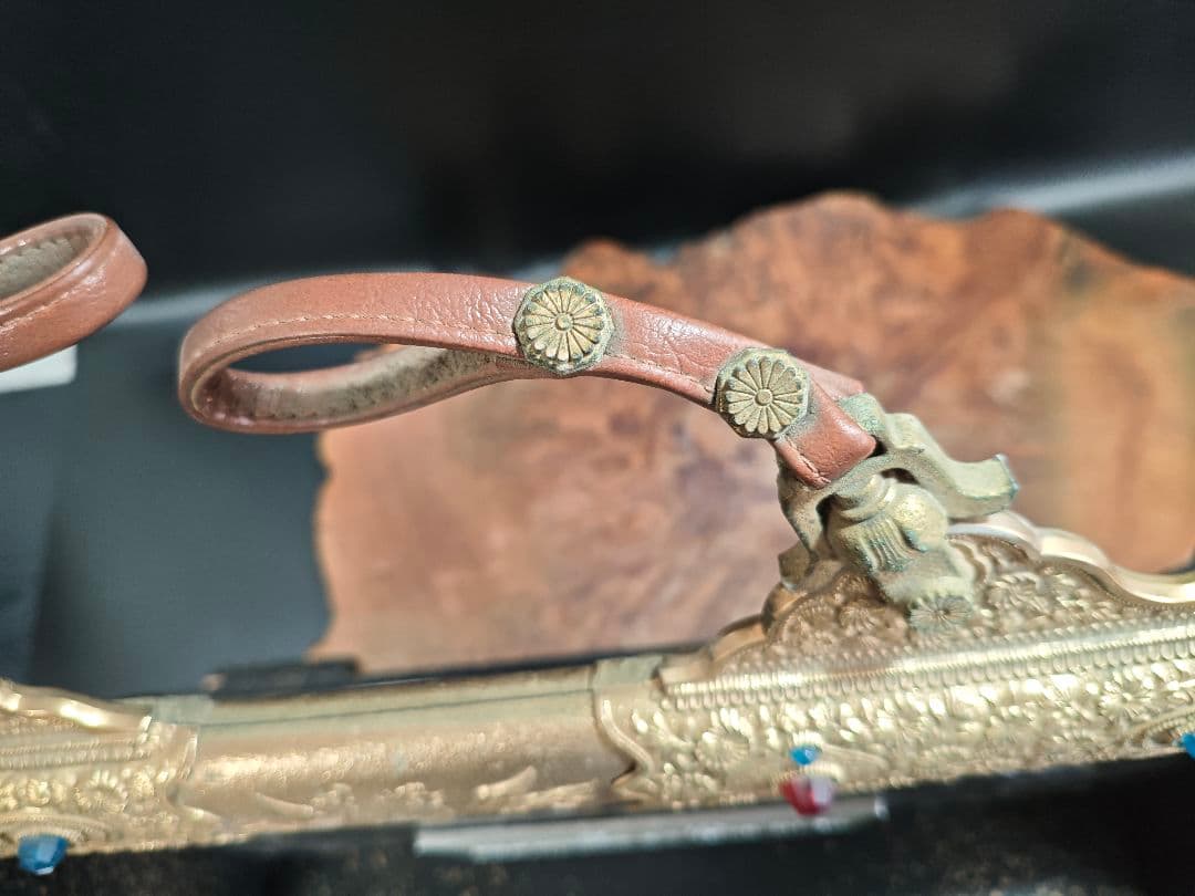 国宝原寸大複製 黄金梨子地螺鈿餝剣 模造刀 レプリカ 展示台付き 木箱付A028