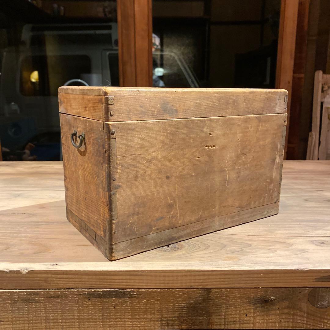 古い魚入れ用 木製釣り箱 仕切り付き 古道具