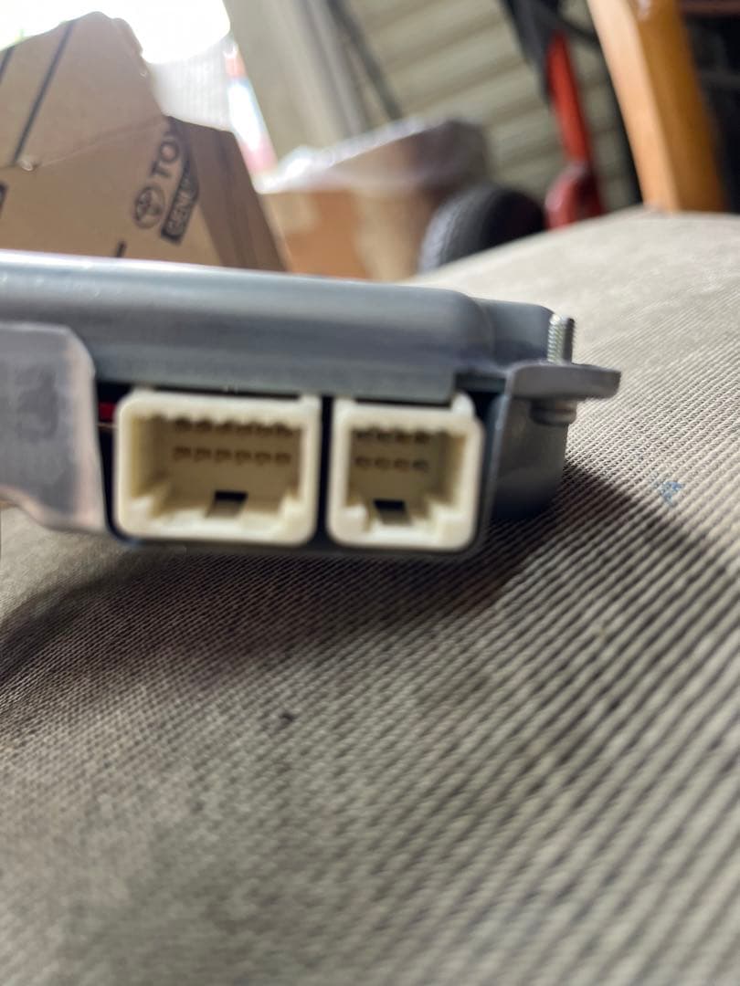 トヨタ　プリウス30 ボルテージセンサー中古