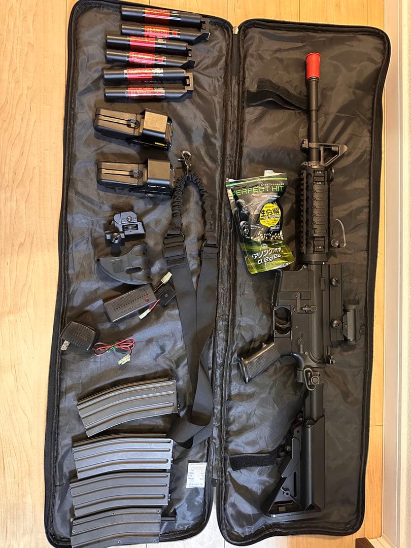 東京マルイ次世代電動ガン M4ブラック 収納ケース付き
