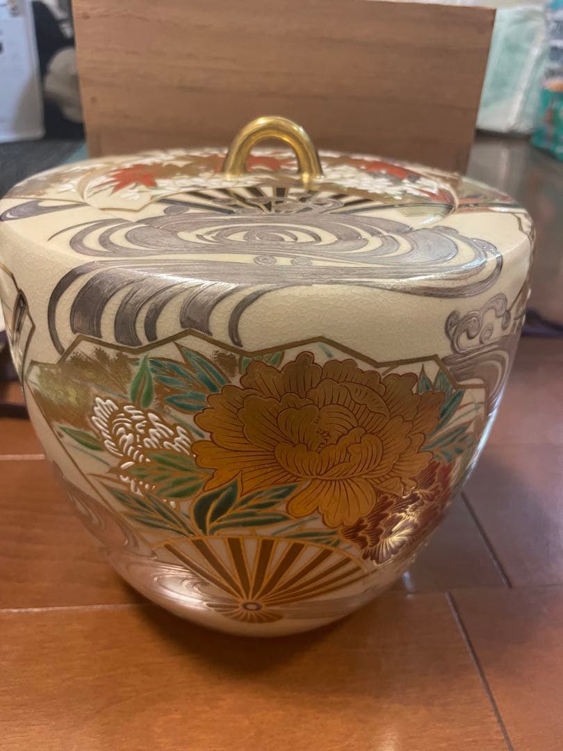 真葛香斎　金彩花柄 水差し　蓋付き