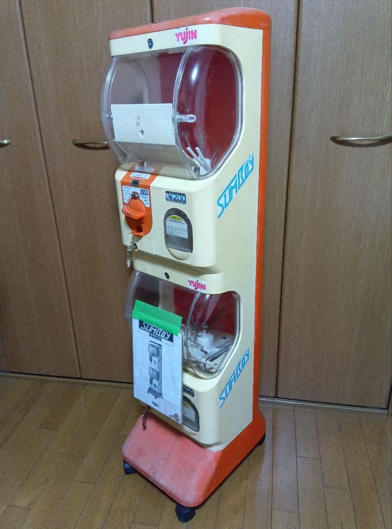 【カギ付！】ガチャガチャ　本体　スリムボーイ　ユージン　カプセルステーション