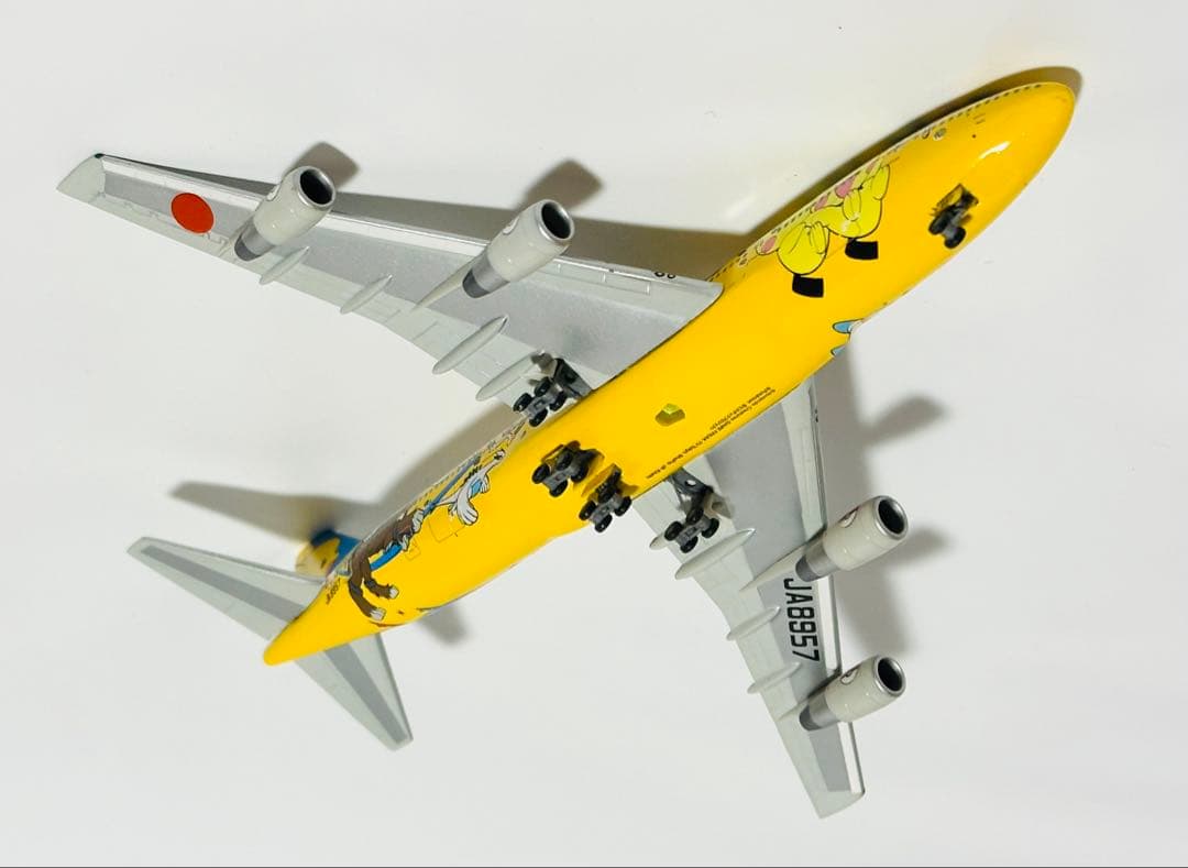 全日空商事 1/400 B747-400 ピカチュウジャンボ NH40010
