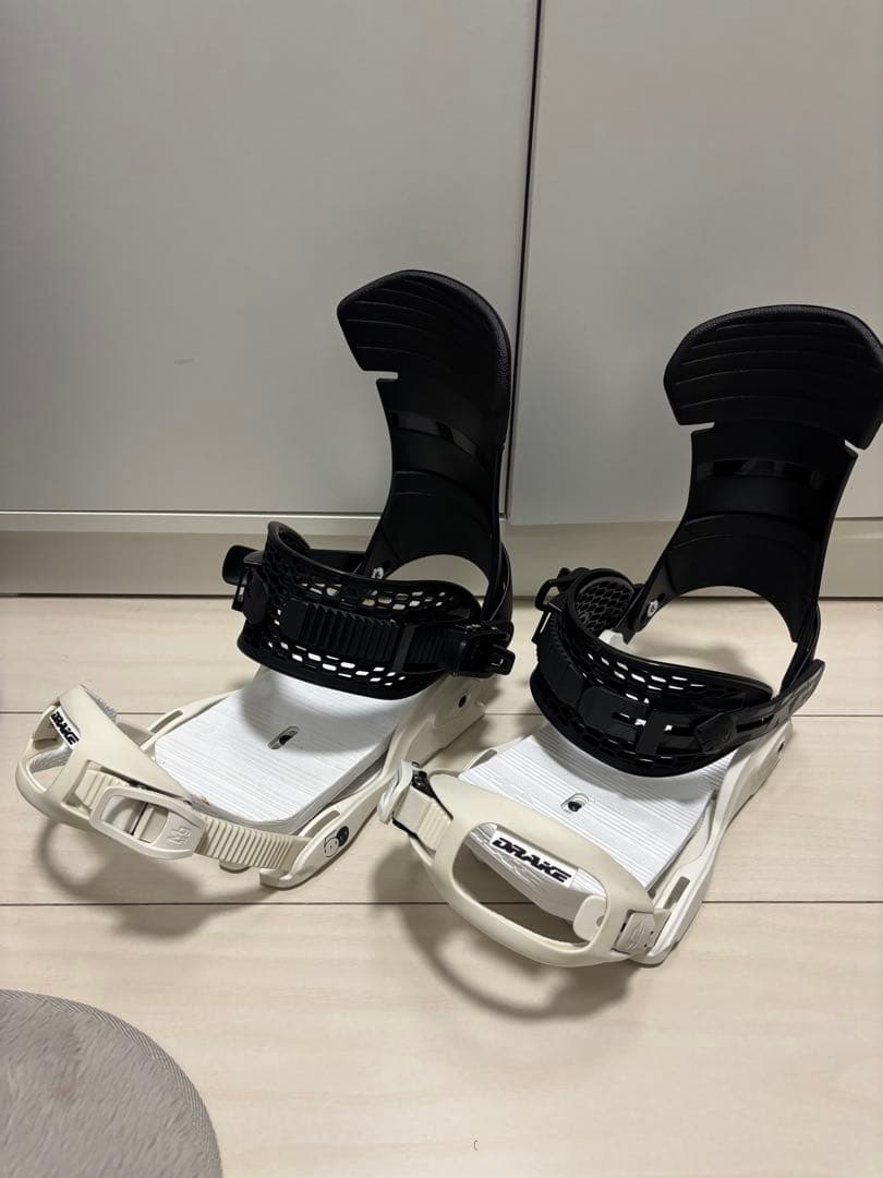 DRAKE FIFTY M スノーボードビンディング ホワイト/ブラック