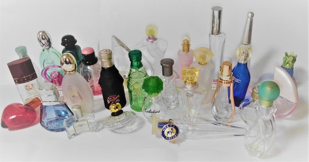 香水 空瓶 いろいろな香水のボトルのみ コレクションにいかが？ 送料無料　②