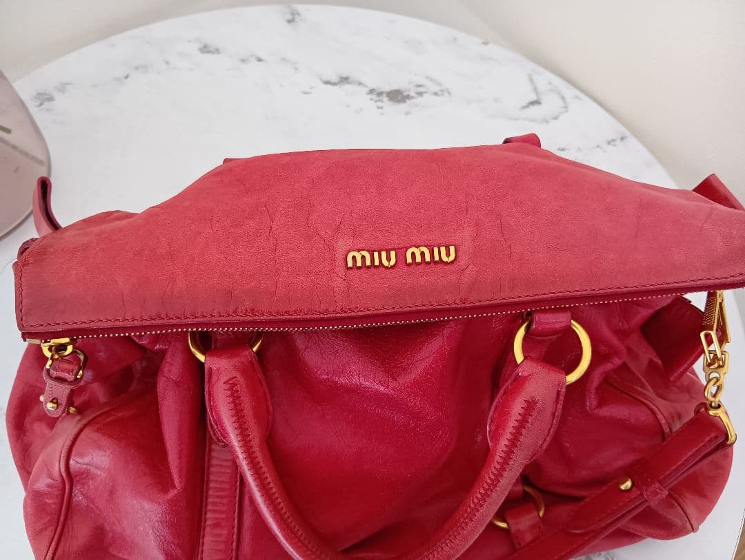 miu miu 赤 レザーハンドバッグ