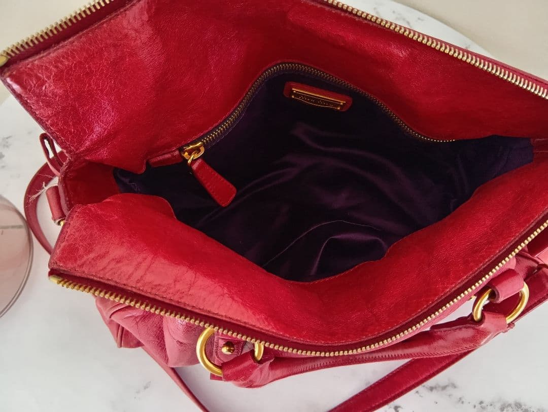 miu miu 赤 レザーハンドバッグ