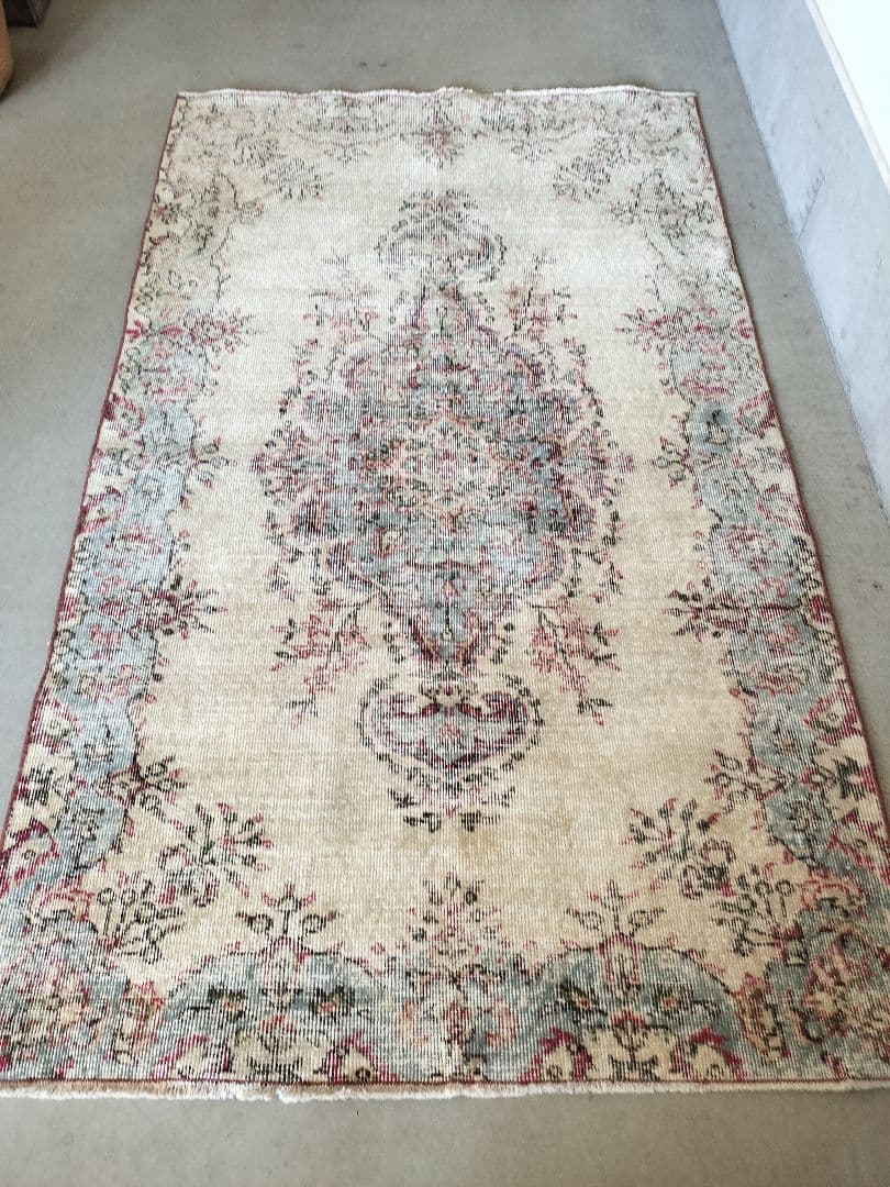 ベージュベース　ブルーグレーのヴィンテージトルコラグ　雅姫さん　No.677