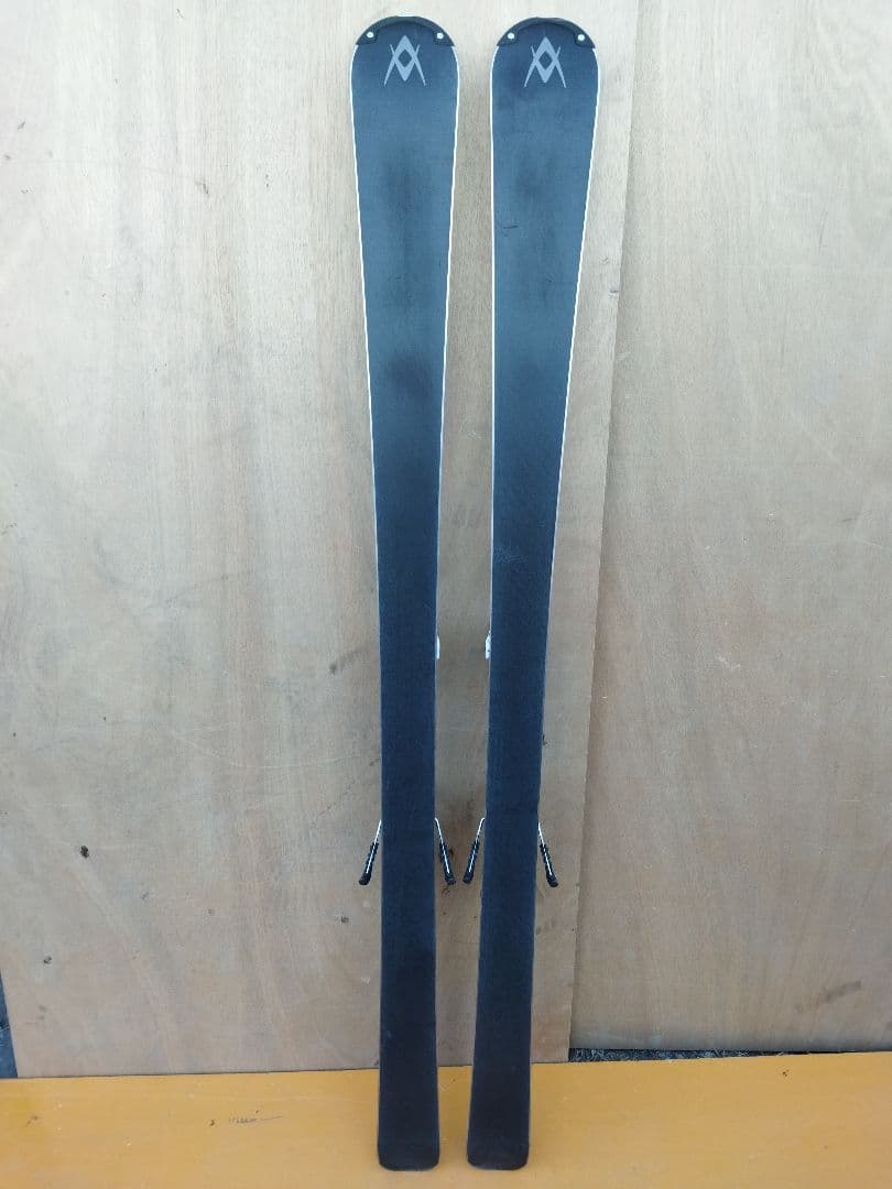 れおぱぱ　VOLKL TIP ROCKER ゴールド/黒155 スキー 板