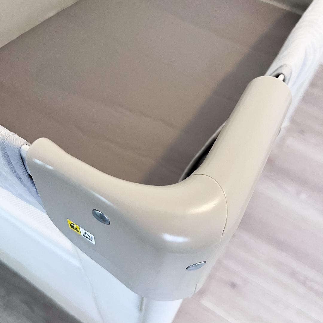 【美品】Apricaベビーベッド ココネルエアープラスABホワイトベージュ