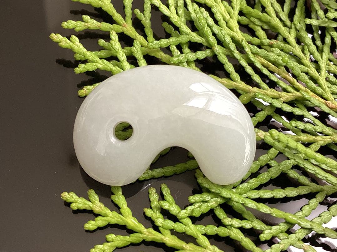 ✳正規専門店70万円以上の最上位レベル　糸魚川氷翡翠勾玉　最高峰の逸品*鑑別書付