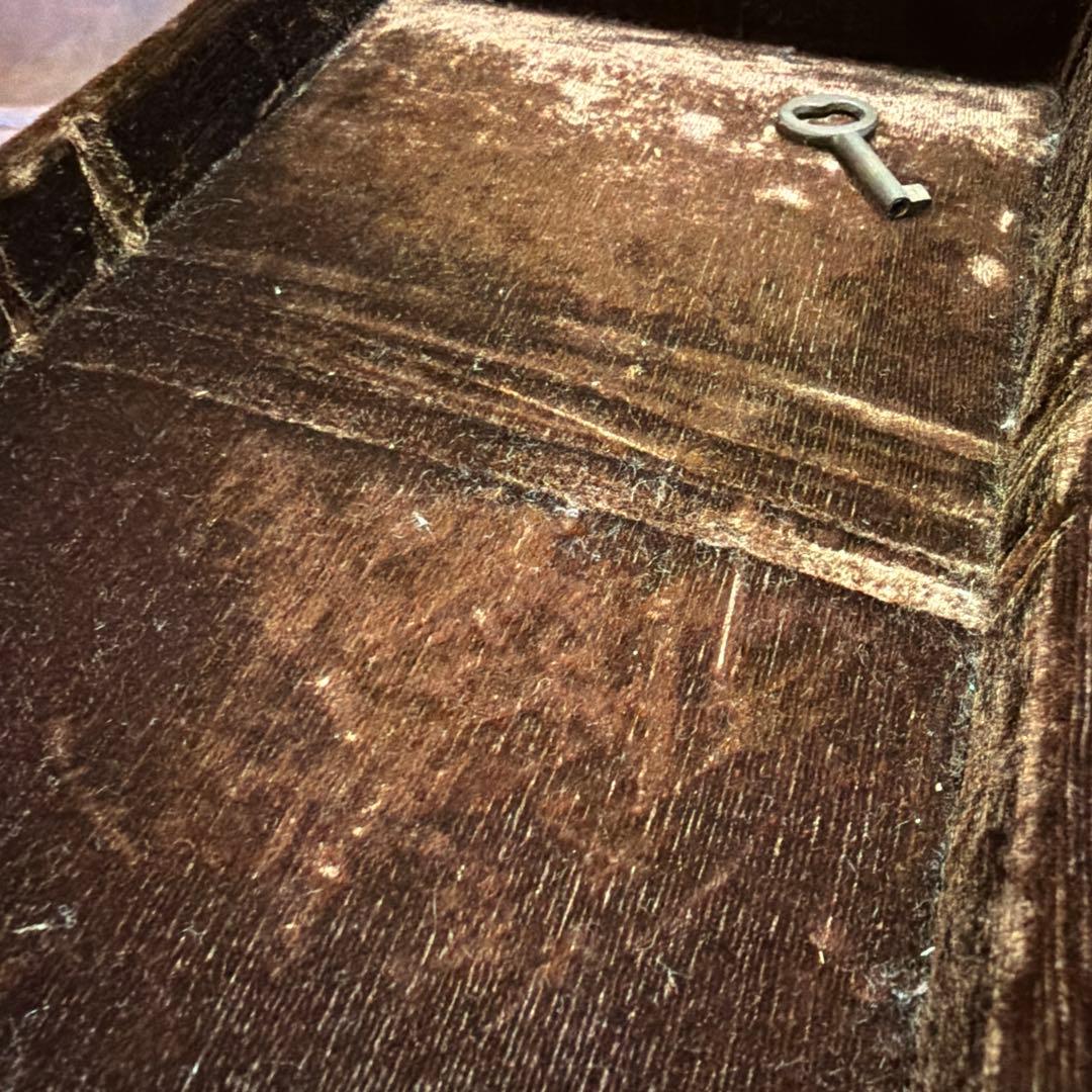 カシミール産(？) クルミ材　古木　彫刻　アクセサリーケース　アンティーク