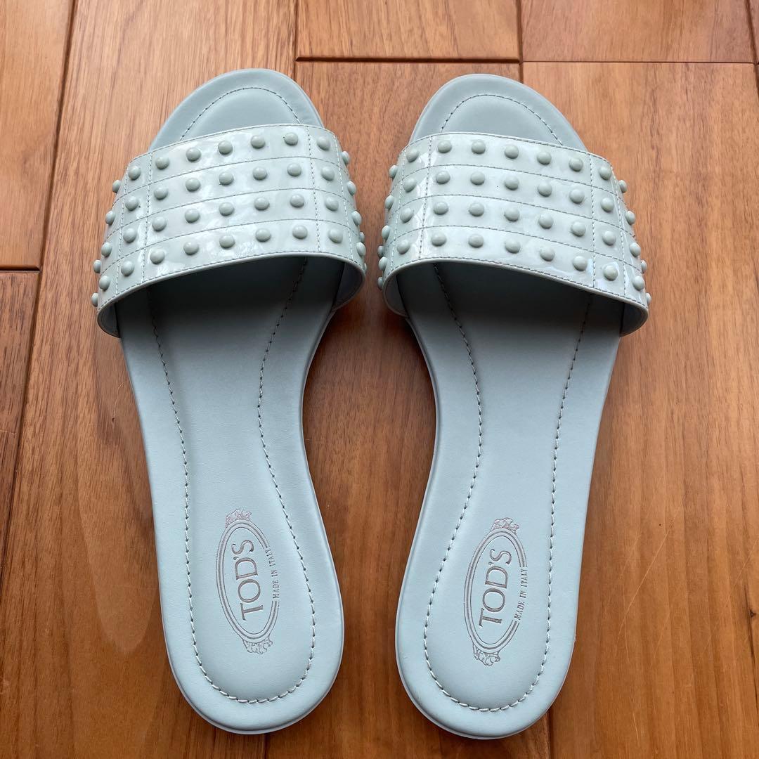 TOD'S トッズ　スタッズ付き　サンダル