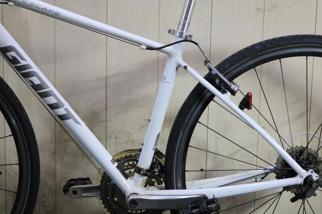 GIANT ESCAPE R3 700C アルミ 24速 430mm 白クロス