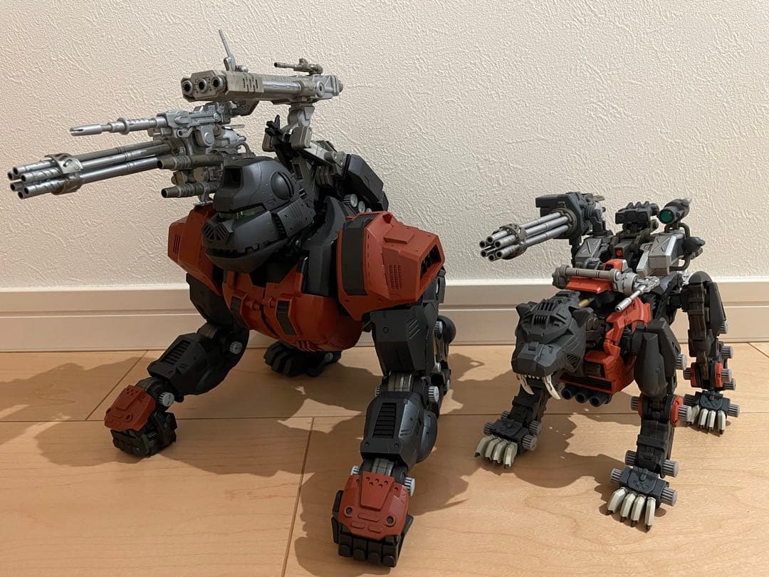 【土日限定値下げ】 HMMゾイド アイアンコングSS セイバータイガーSS