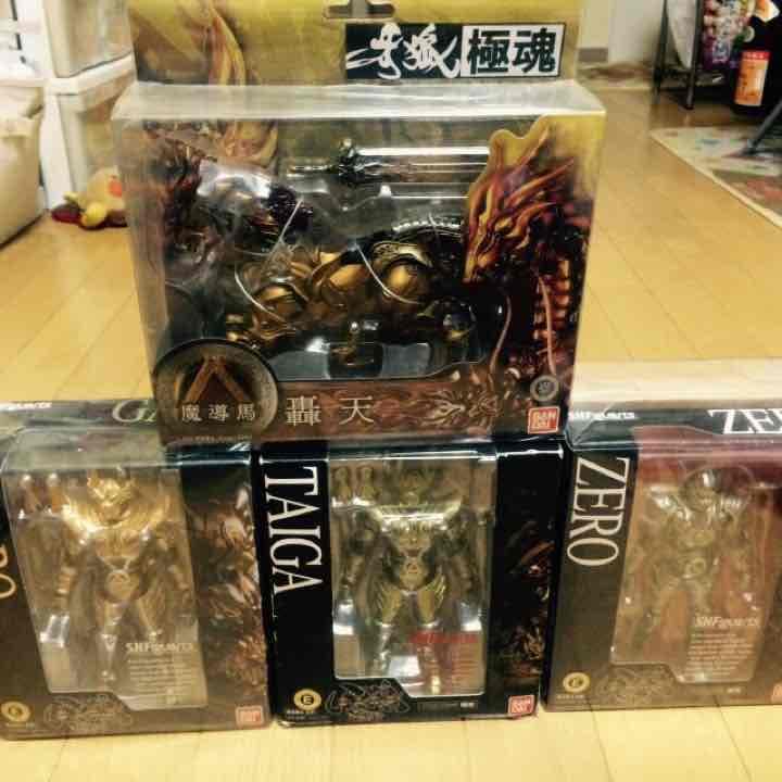 牙狼極魂10種  装着変身超合金