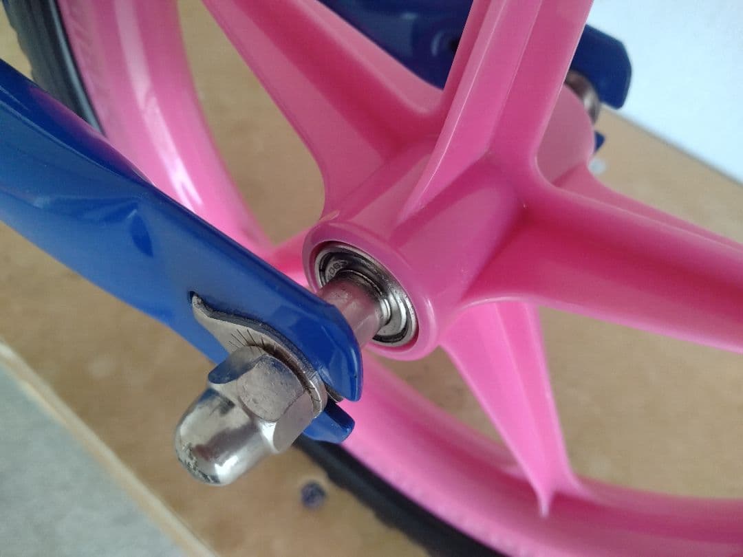 【室内保管】ストライダー スポーツ12インチ　ブルー×ピンク/STRIDER