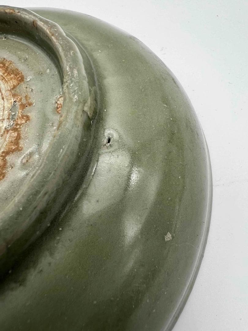 元時代　青磁　龍泉窯刻牡丹花盤　青磁皿　唐物　古賞物　時代物(E-84)