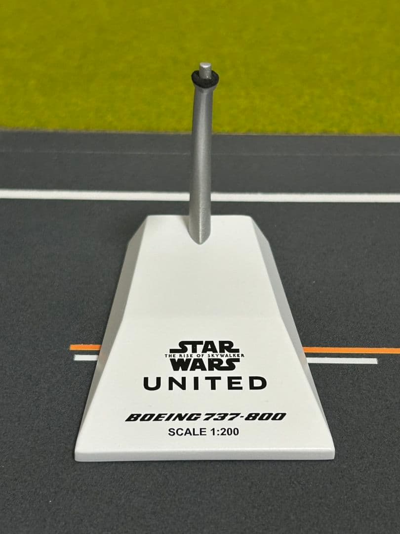 ユナイテッド航空 スター・ウォーズ　 B737-800 1/200