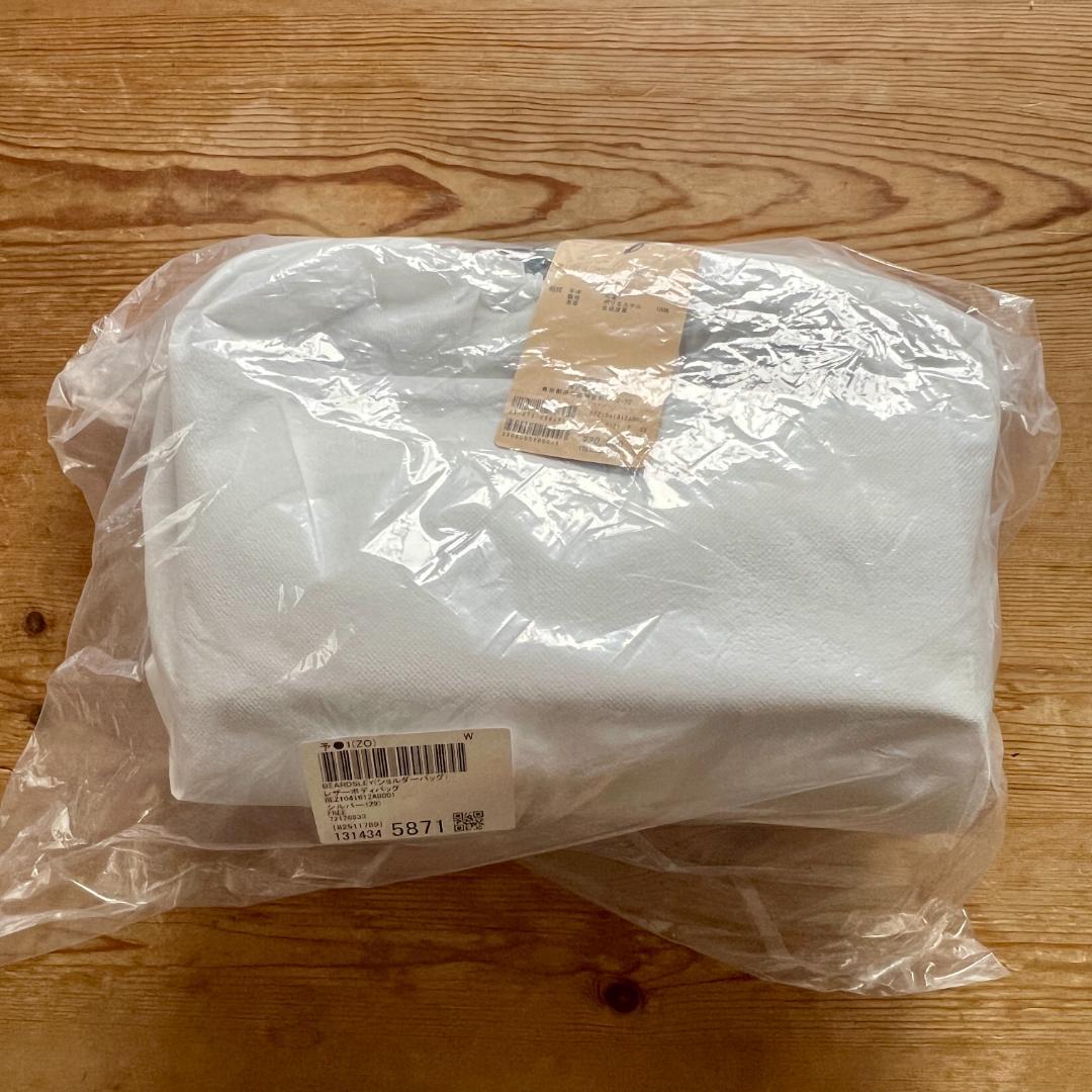 ★min0000さま専用★【新品タグ付】ビアズリー レザーボディバッグ シルバー