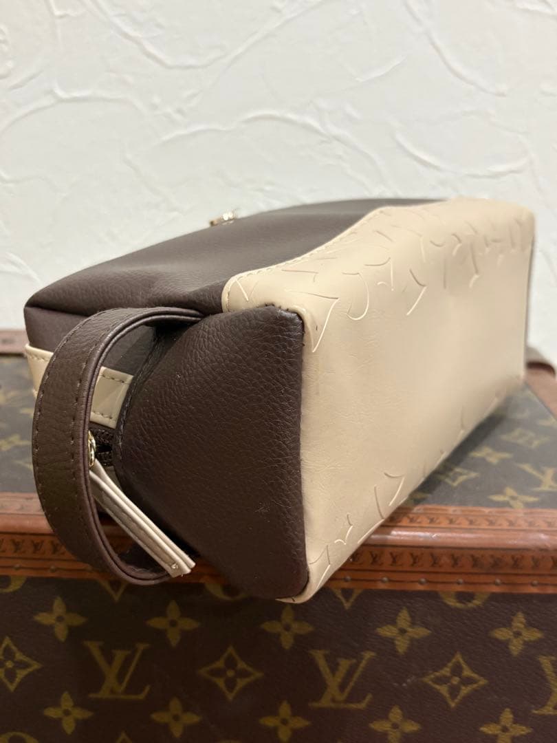 【未開封】2025/12月搭乗 エミレーツ航空ファーストクラス アメニティキット