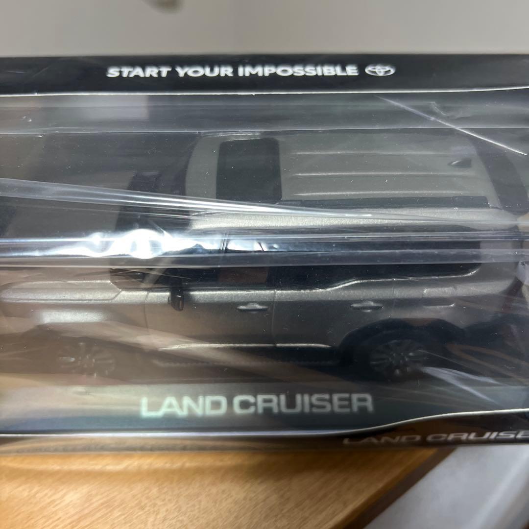 トヨタ ランドクルーザー 250 シルバー ミニカー　1/30
