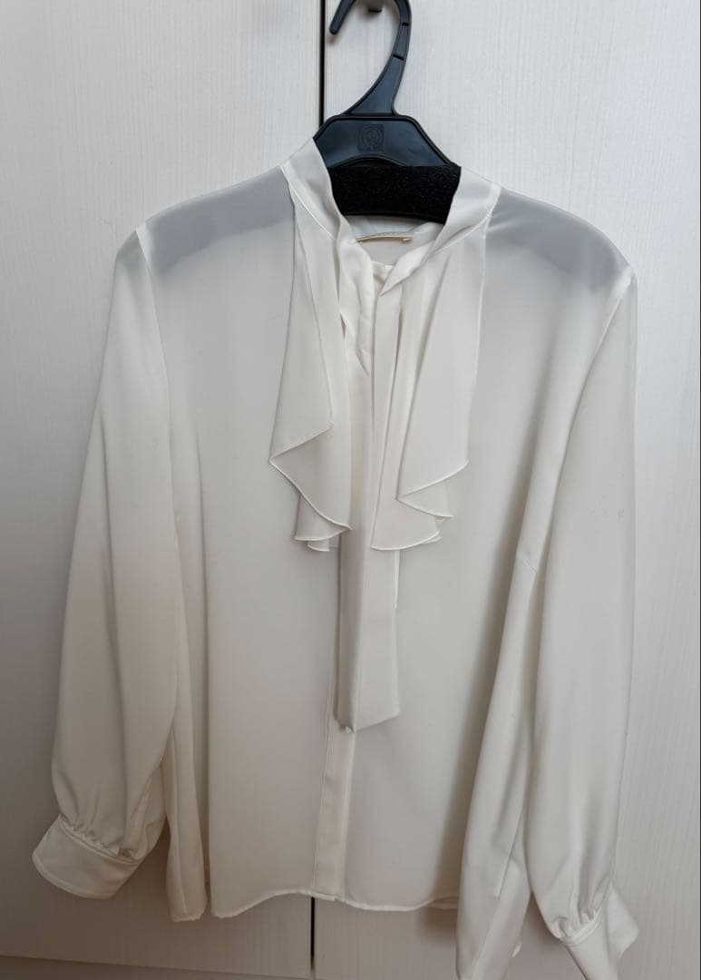 トゥモローランド ボールジィ クリアデシン フリルボウタイブラウス ホワイト