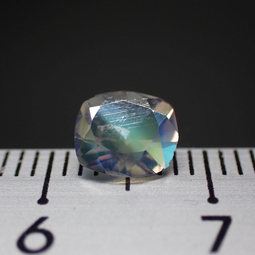 【マダガスカル産】レインボーアンデシンラブラドライト