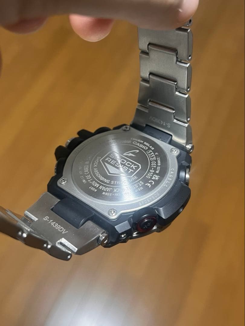 【G-SHOCK腕時計】メタルカラー　品番GST-B100-1AJF