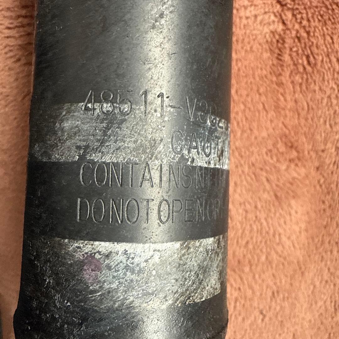 ハイエース　ダークプライムS純正ショックアブソーバー4本セット